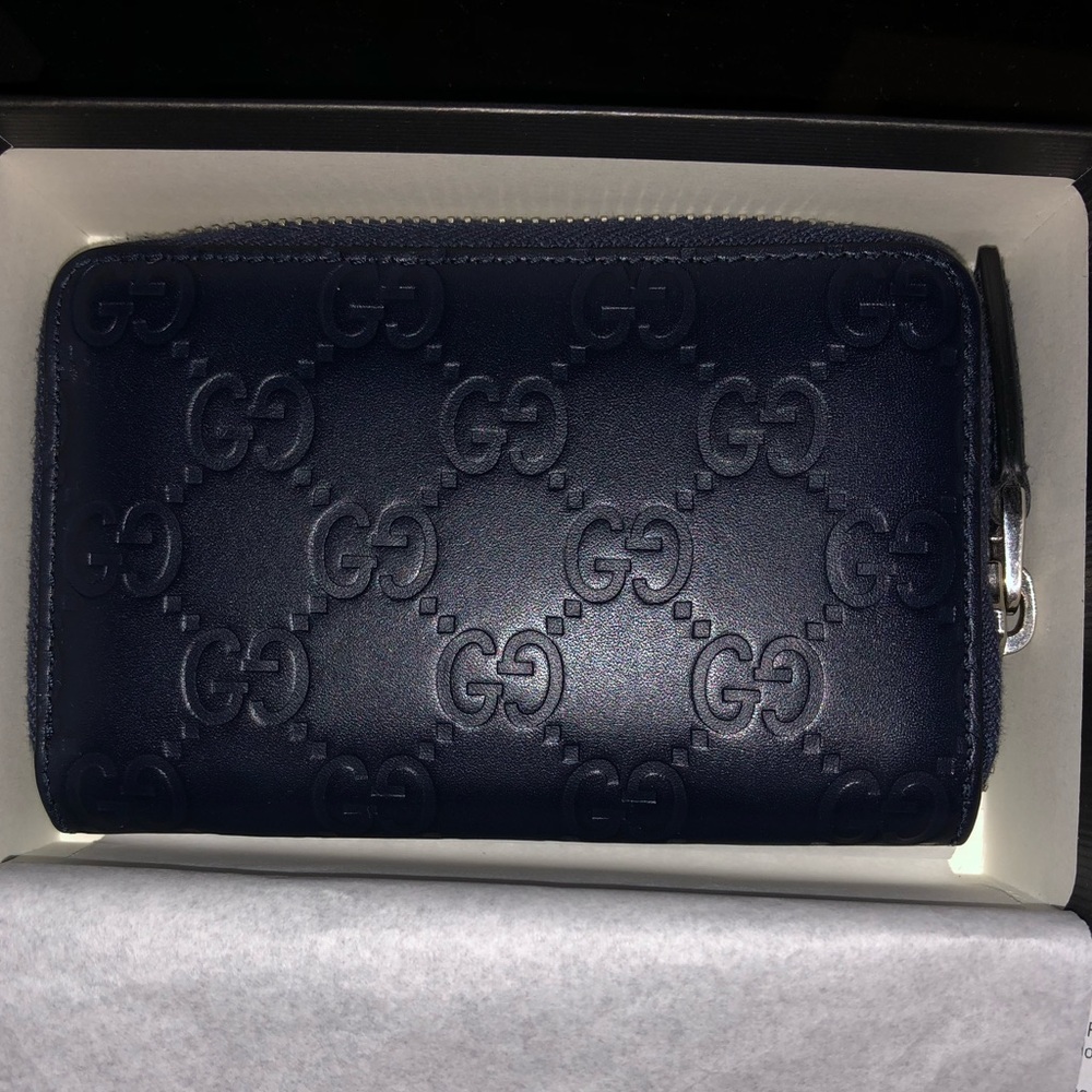 Gucci zip around Wallet
